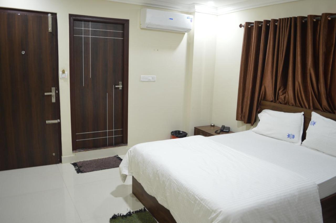 Royal Star Hotels Bangalore Exterior foto