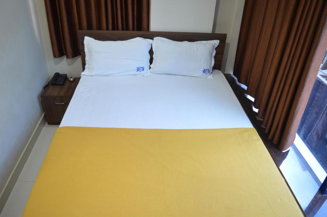 Royal Star Hotels Bangalore Exterior foto